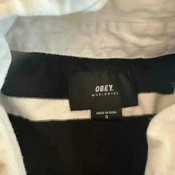 Obey button down - Picture 3 of 3